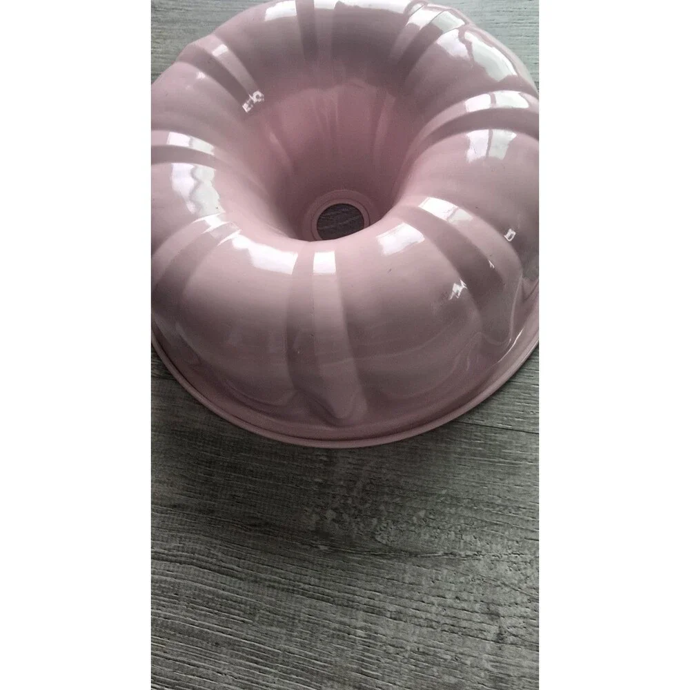 Paris Hilton 10” Nonstick Fluted PINK Cake Bundt Pan / Valentines Easter Cottage - Picture 6 of 13